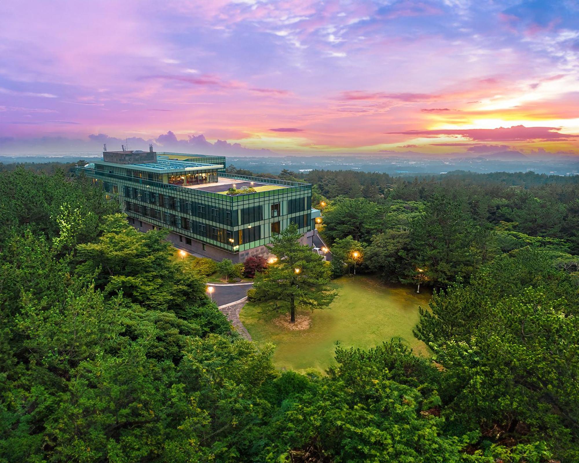 We Hotel Jeju Согвипхо Экстерьер фото